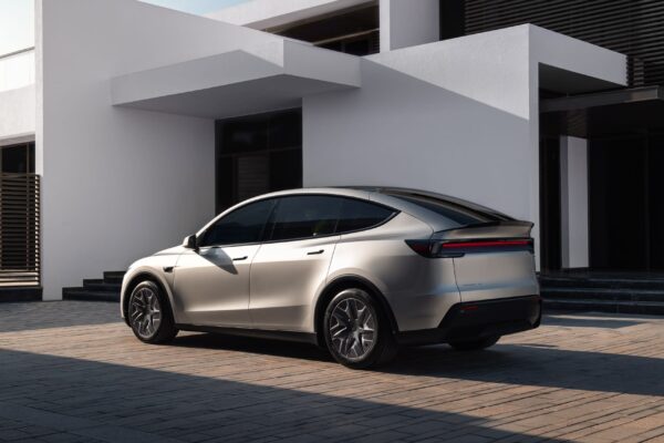 Tesla Model Y L में 681 km Range, और ₹61.99 लाख की कीमत